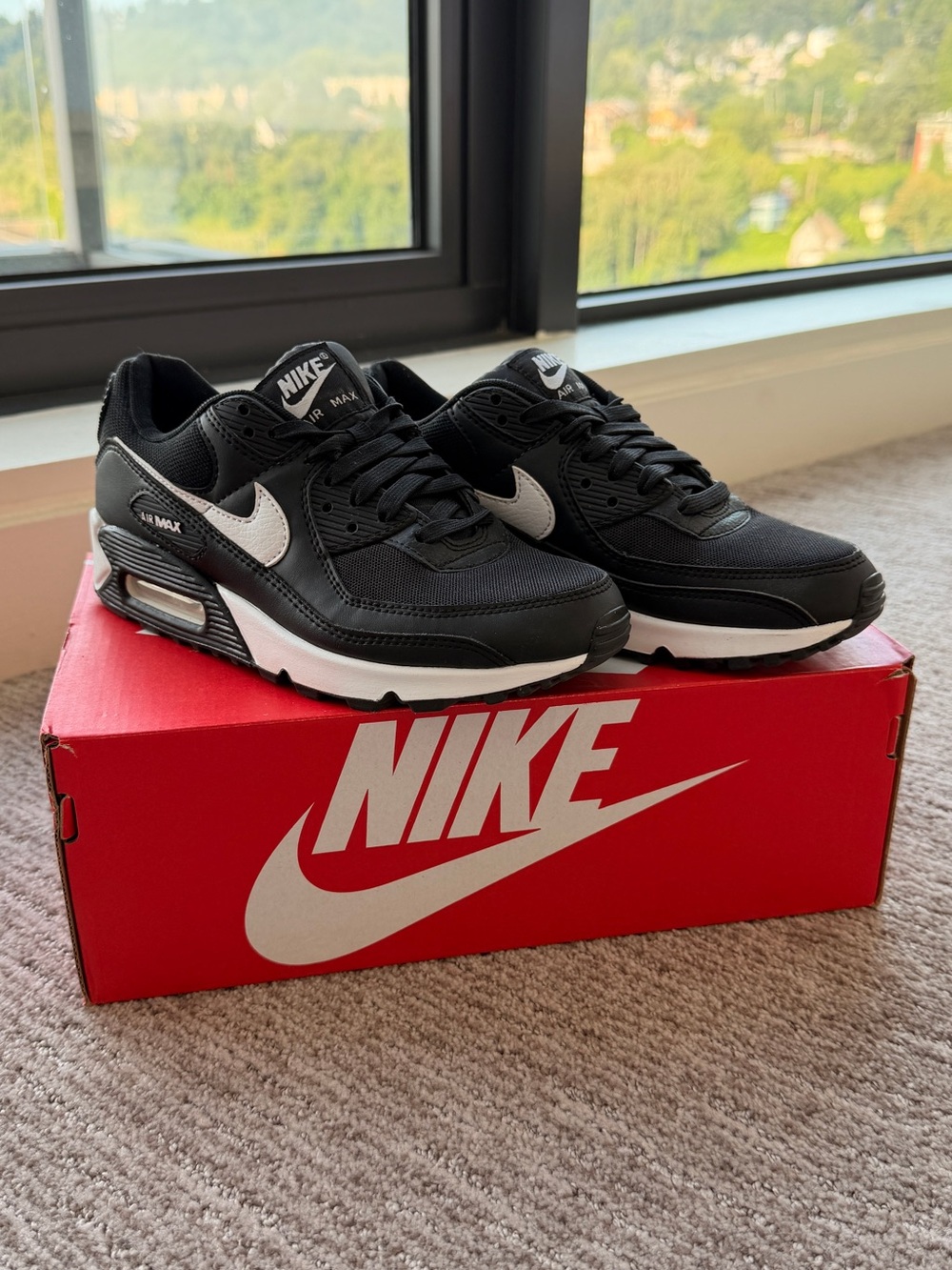 Nike Women’s Black & White Air Max 90 Low-Top Sneakers Size 7.5 Never Worn